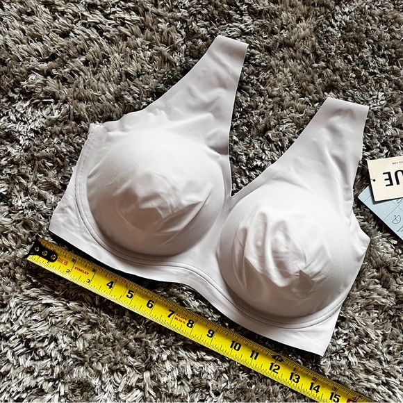 True & Co• Body Lift V-Neck Full Cup Bralette - Picture 9 of 14